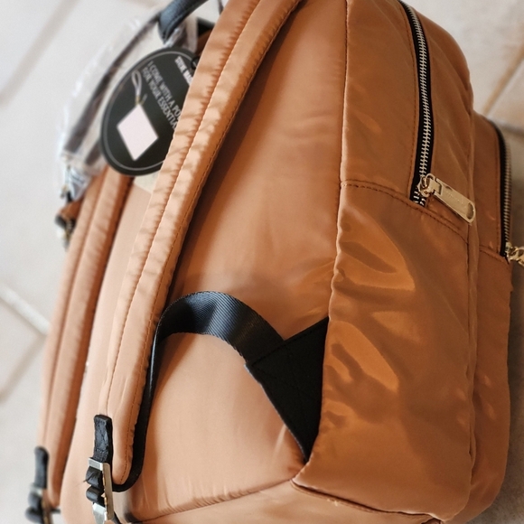 NWT ❗️ Steven Madden camel color backpack brichh style travel orginazer weekende - Picture 10 of 14